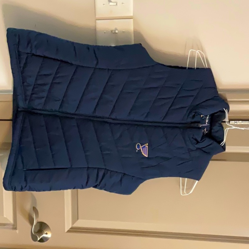 St. Louis Blues Puffer vest.  Antigua brand.  Size Medium.  Navy Blue
